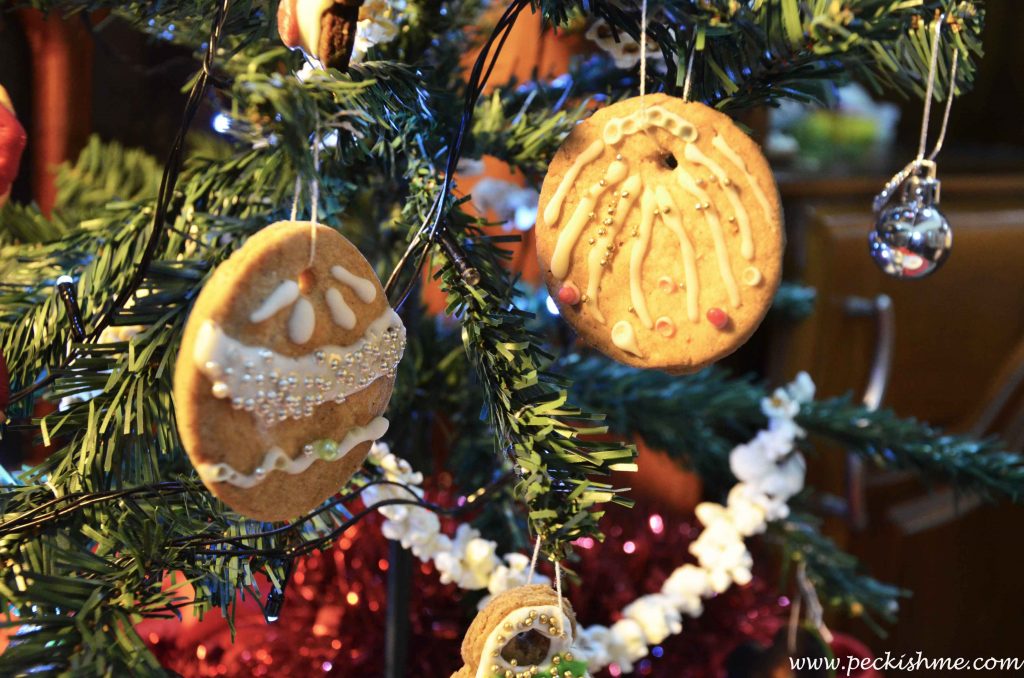 Edible Christmas tree ornaments - A Christmas cookies recipe | Peckish Me